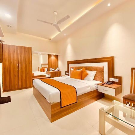Hotel White And Restaurant 300 Mtr From Golden Temple Amritsar Zewnętrze zdjęcie