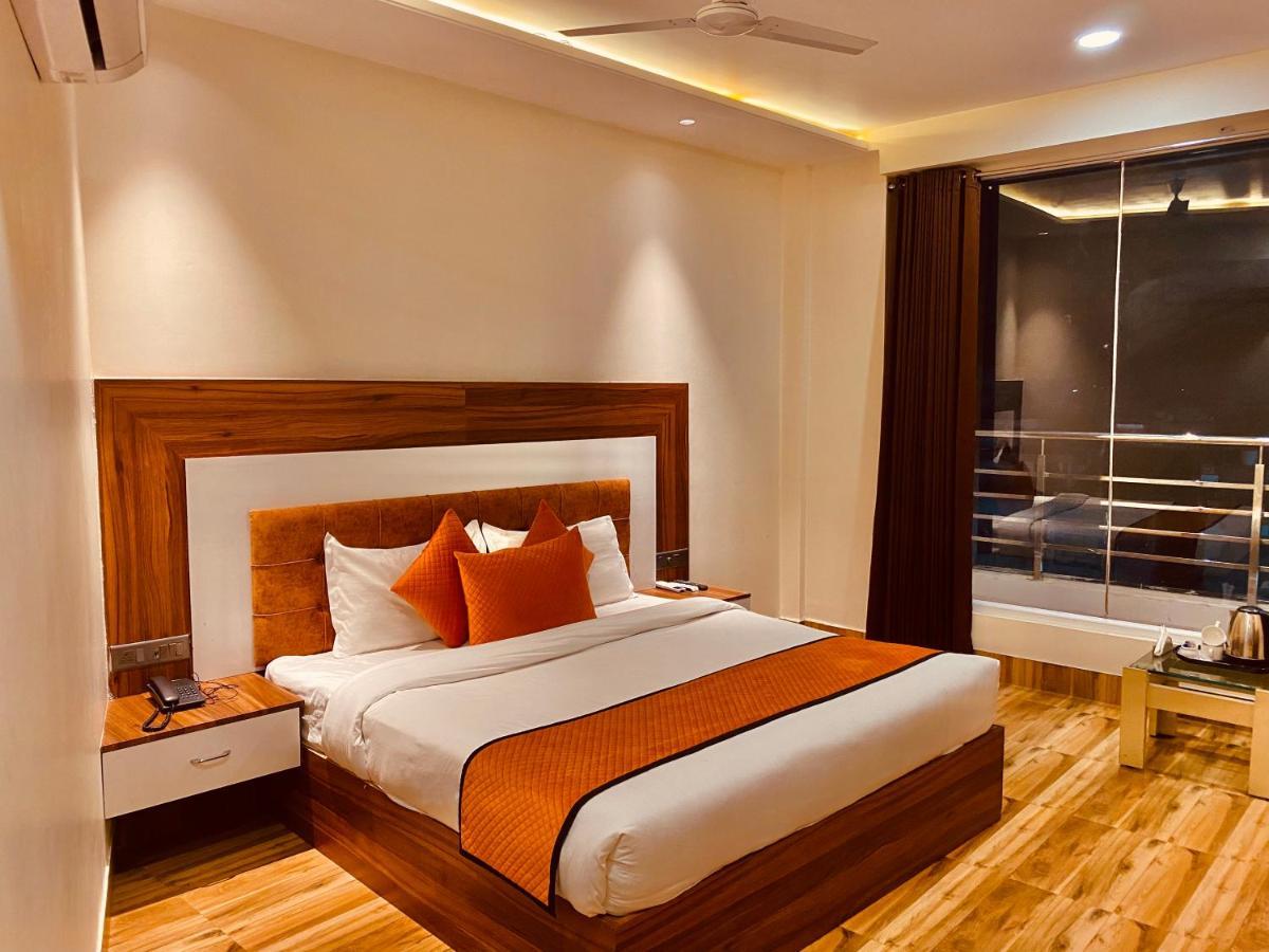 Hotel White And Restaurant 300 Mtr From Golden Temple Amritsar Zewnętrze zdjęcie