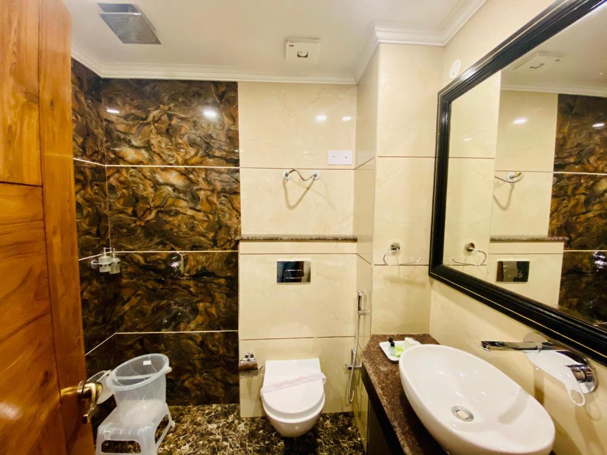 Hotel White And Restaurant 300 Mtr From Golden Temple Amritsar Zewnętrze zdjęcie