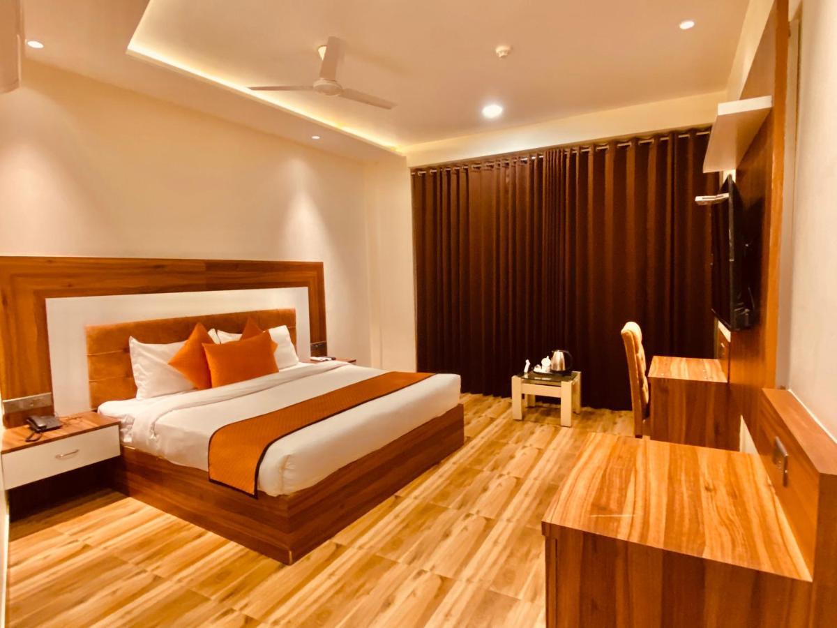 Hotel White And Restaurant 300 Mtr From Golden Temple Amritsar Zewnętrze zdjęcie